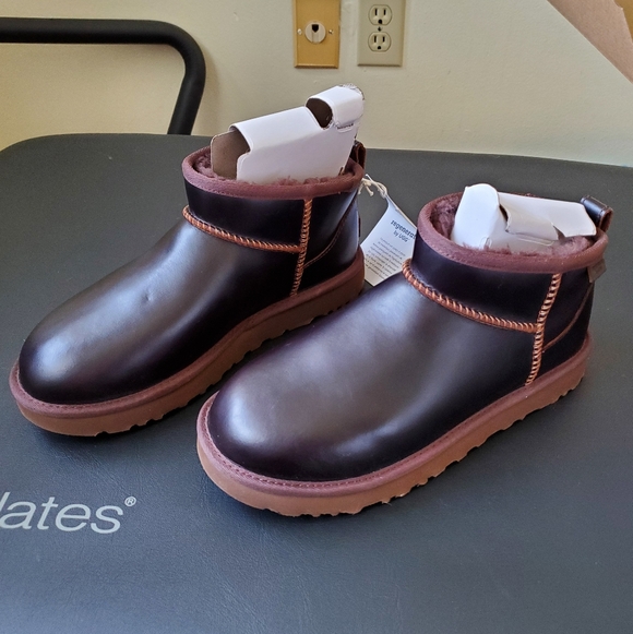 UGG Classic Ultra Mini Leather Regen Ankel Boots - Picture 16 of 16